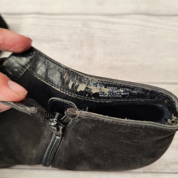 Aerosoles Black Suede Heeled Bootie, Side Zip, 3" Heel, Size 8 - Picture 14 of 16
